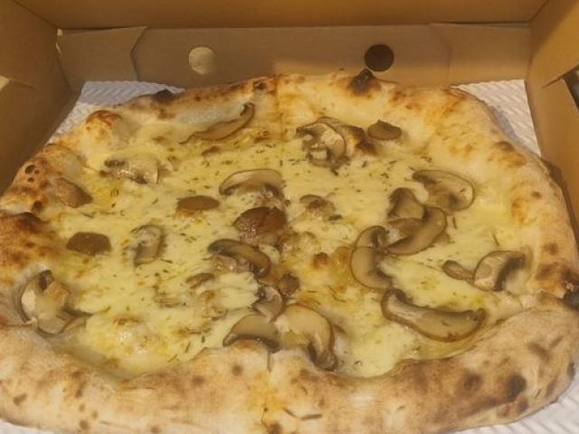 two-tozzers-pizza (41)-kireth-ai